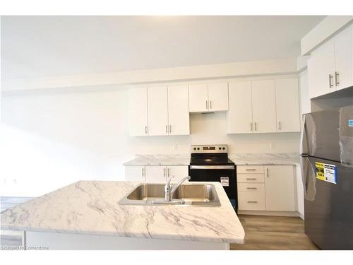 48-40 Zinfandel Drive, Hamilton, ON - Indoor Photo Showing Kitchen