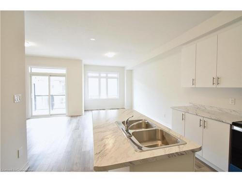 48-40 Zinfandel Drive, Hamilton, ON - Indoor Photo Showing Kitchen With Double Sink