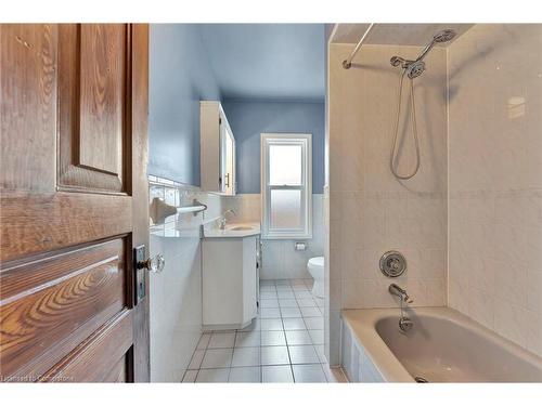 167 William Street, Brantford, ON - Indoor Photo Showing Bathroom