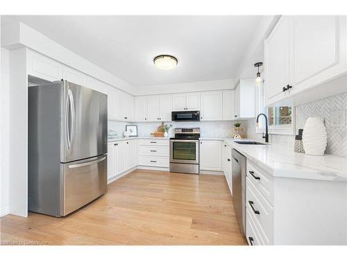 385 Kerman Avenue, Grimsby, ON - Indoor Photo Showing Kitchen