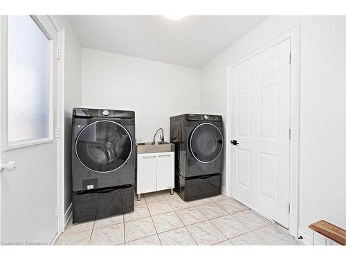 385 Kerman Avenue, Grimsby, ON - Indoor Photo Showing Laundry Room