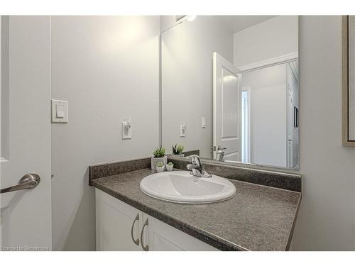 216-33 Whitmer Street, Milton, ON - Indoor Photo Showing Bathroom