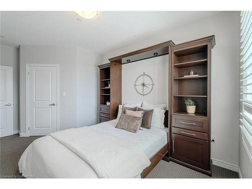 216-33 Whitmer Street, Milton, ON - Indoor Photo Showing Bedroom