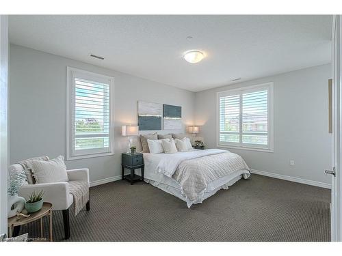 216-33 Whitmer Street, Milton, ON - Indoor Photo Showing Bedroom