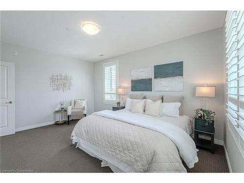 216-33 Whitmer Street, Milton, ON - Indoor Photo Showing Bedroom