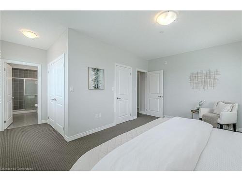 216-33 Whitmer Street, Milton, ON - Indoor Photo Showing Bedroom