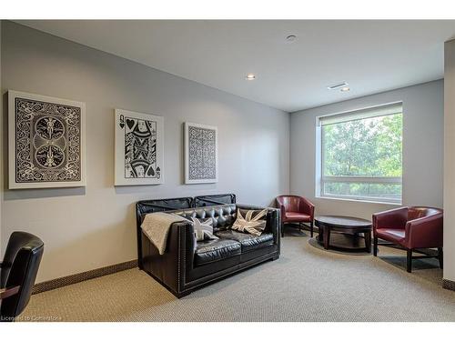 216-33 Whitmer Street, Milton, ON - Indoor Photo Showing Bedroom