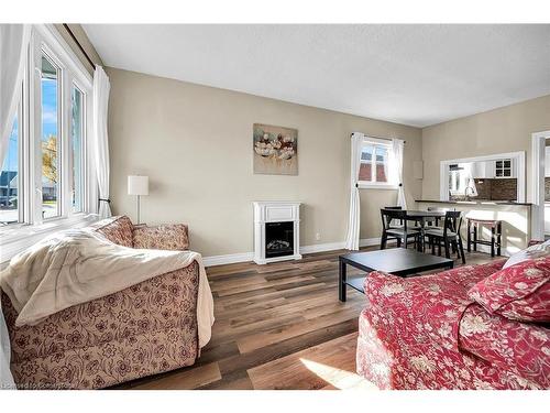 74 East 18Th Street, Hamilton, ON - Indoor Photo Showing Bedroom