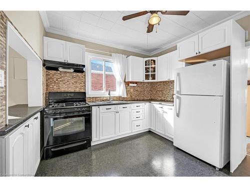 74 East 18Th Street, Hamilton, ON - Indoor Photo Showing Kitchen