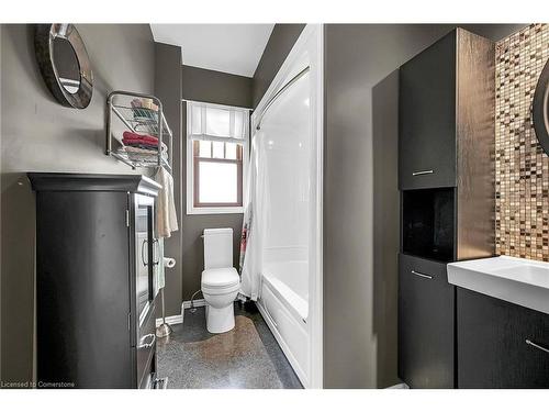 74 East 18Th Street, Hamilton, ON - Indoor Photo Showing Bathroom