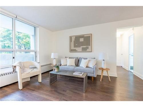 212-45 Southport Street, Toronto, ON - Indoor Photo Showing Living Room