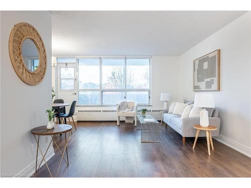 212-45 Southport Street, Toronto, ON - Indoor Photo Showing Living Room