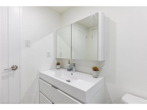 212-45 Southport Street, Toronto, ON - Indoor Photo Showing Bathroom