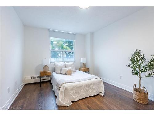 212-45 Southport Street, Toronto, ON - Indoor Photo Showing Bedroom