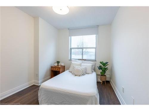 212-45 Southport Street, Toronto, ON - Indoor Photo Showing Bedroom