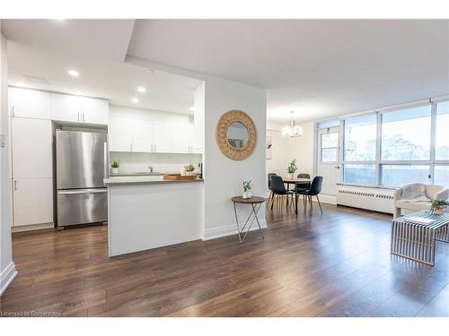 212-45 Southport Street, Toronto, ON - Indoor Photo Showing Kitchen