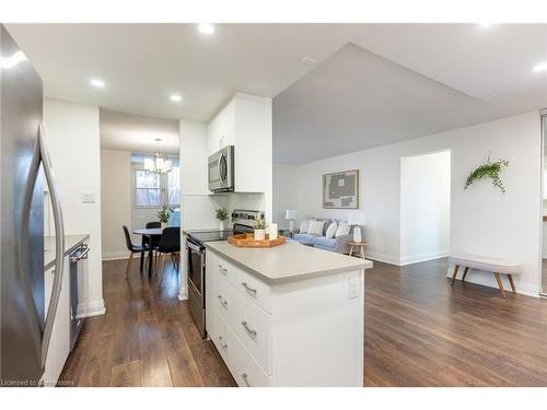 212-45 Southport Street, Toronto, ON - Indoor Photo Showing Kitchen