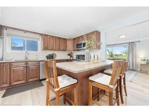 18 South Main Street, Thorold, ON - Indoor Photo Showing Kitchen