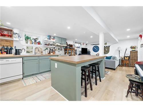 18 South Main Street, Thorold, ON - Indoor Photo Showing Kitchen