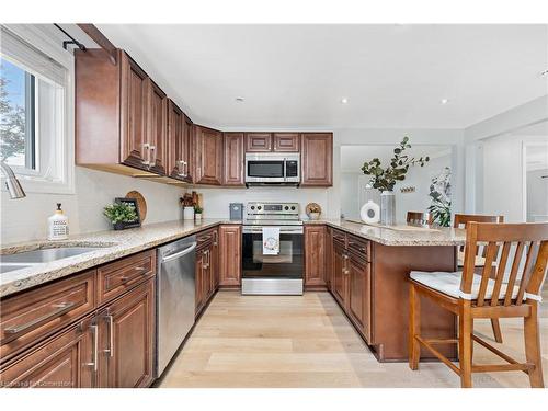 18 South Main Street, Thorold, ON - Indoor Photo Showing Kitchen