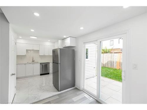 333 Britannia Avenue, Hamilton, ON - Indoor Photo Showing Kitchen