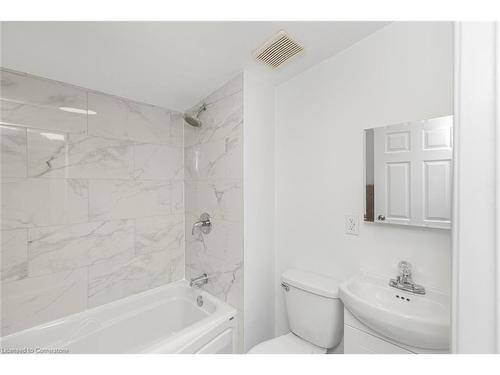 333 Britannia Avenue, Hamilton, ON - Indoor Photo Showing Bathroom