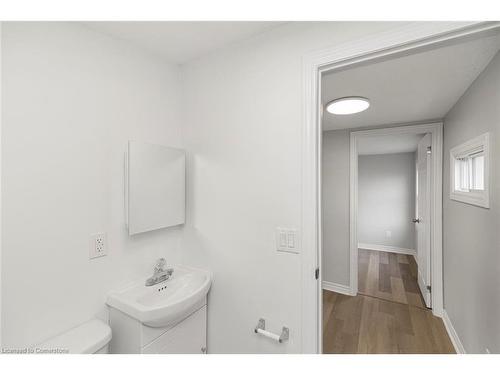 333 Britannia Avenue, Hamilton, ON - Indoor Photo Showing Bathroom