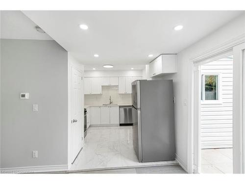 333 Britannia Avenue, Hamilton, ON - Indoor Photo Showing Kitchen