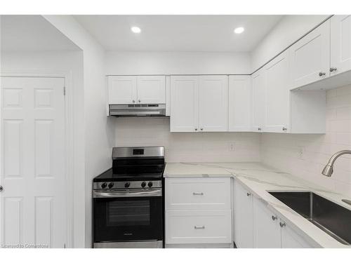 333 Britannia Avenue, Hamilton, ON - Indoor Photo Showing Kitchen