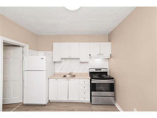 333 Britannia Avenue, Hamilton, ON - Indoor Photo Showing Kitchen