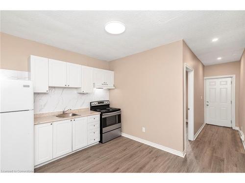 333 Britannia Avenue, Hamilton, ON - Indoor Photo Showing Kitchen