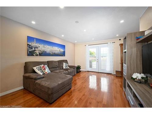 805 Stone Church Road E, Hamilton, ON - Indoor Photo Showing Living Room