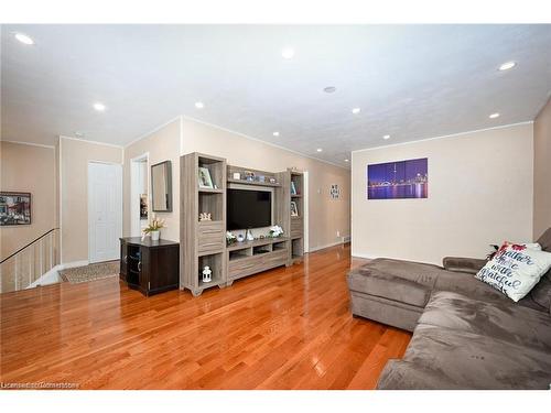 805 Stone Church Road E, Hamilton, ON - Indoor Photo Showing Living Room