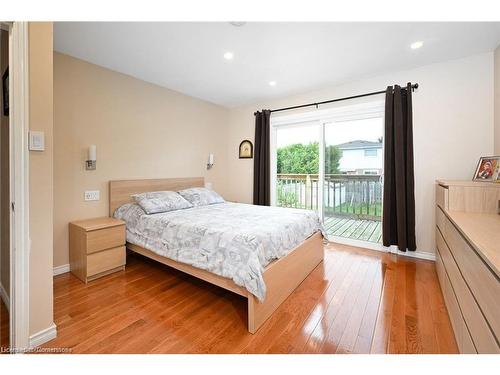 805 Stone Church Road E, Hamilton, ON - Indoor Photo Showing Bedroom