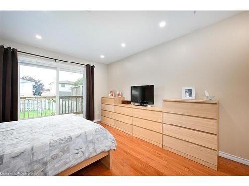 805 Stone Church Road E, Hamilton, ON - Indoor Photo Showing Bedroom