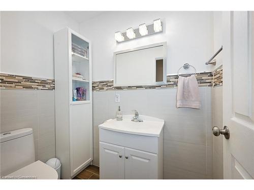 805 Stone Church Road E, Hamilton, ON - Indoor Photo Showing Bathroom