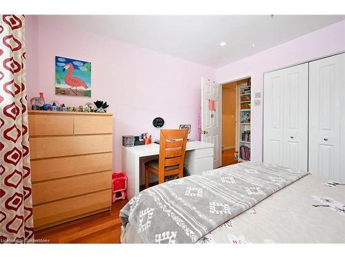 805 Stone Church Road E, Hamilton, ON - Indoor Photo Showing Bedroom