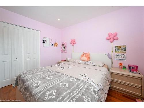 805 Stone Church Road E, Hamilton, ON - Indoor Photo Showing Bedroom