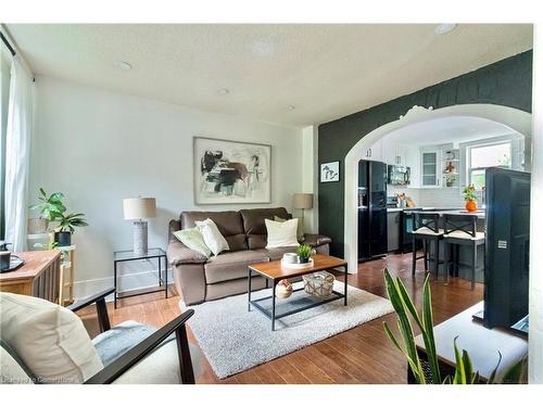 40 Hess Street N, Hamilton, ON - Indoor Photo Showing Living Room