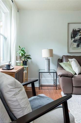 40 Hess Street N, Hamilton, ON - Indoor Photo Showing Living Room