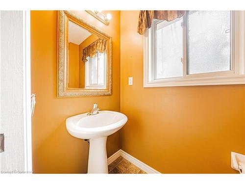 4-124 College Street, Smithville, ON - Indoor Photo Showing Bathroom