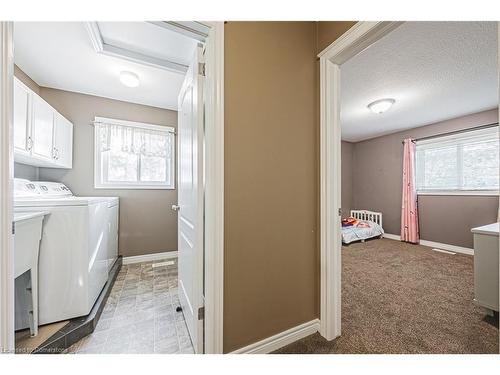 4-124 College Street, Smithville, ON - Indoor Photo Showing Laundry Room