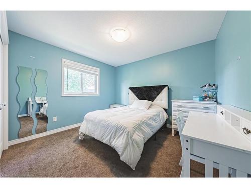 4-124 College Street, Smithville, ON - Indoor Photo Showing Bedroom