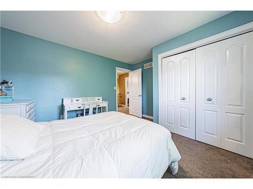 4-124 College Street, Smithville, ON - Indoor Photo Showing Bedroom