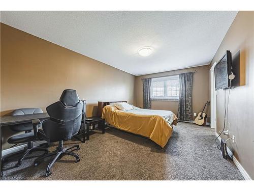 4-124 College Street, Smithville, ON - Indoor Photo Showing Bedroom