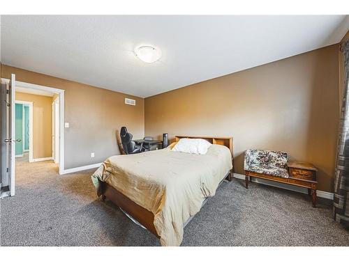 4-124 College Street, Smithville, ON - Indoor Photo Showing Bedroom