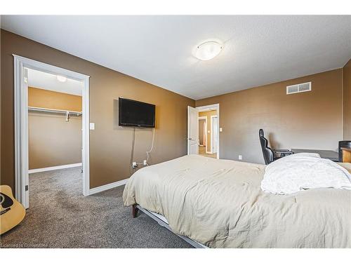 4-124 College Street, Smithville, ON - Indoor Photo Showing Bedroom