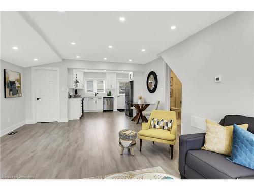 274 Margaret Avenue, Stoney Creek, ON - Indoor Photo Showing Living Room