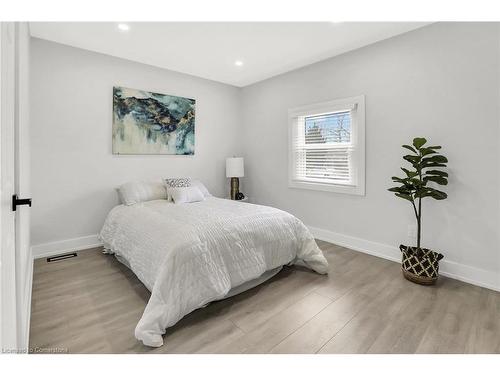 274 Margaret Avenue, Stoney Creek, ON - Indoor Photo Showing Bedroom