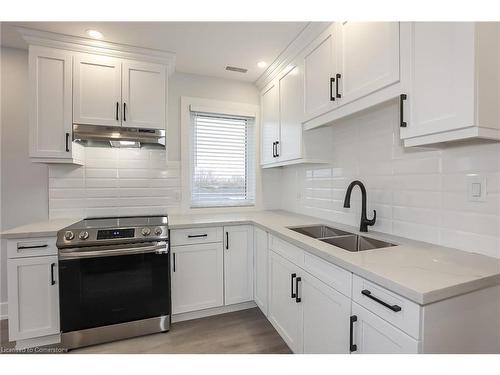 274 Margaret Avenue, Stoney Creek, ON - Indoor Photo Showing Kitchen With Double Sink With Upgraded Kitchen